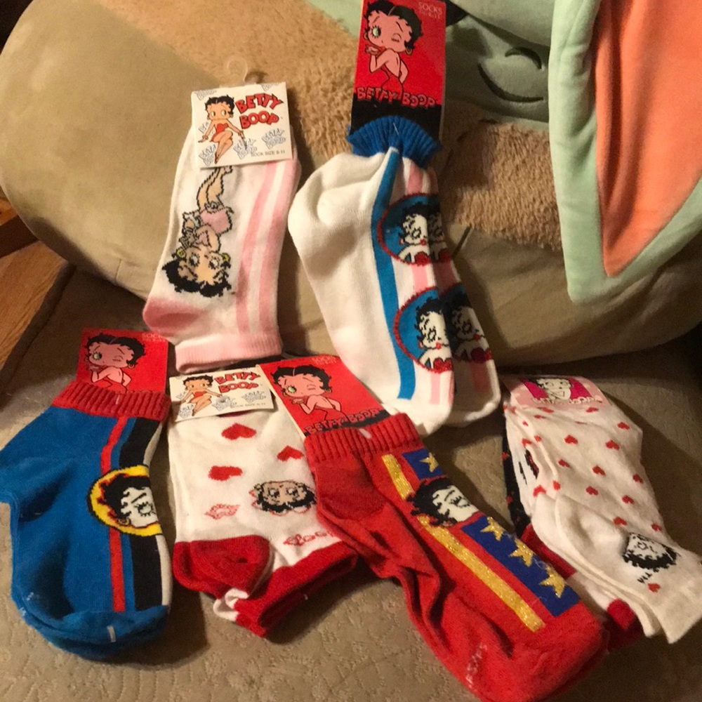 8 pairs of Betty hoop socks